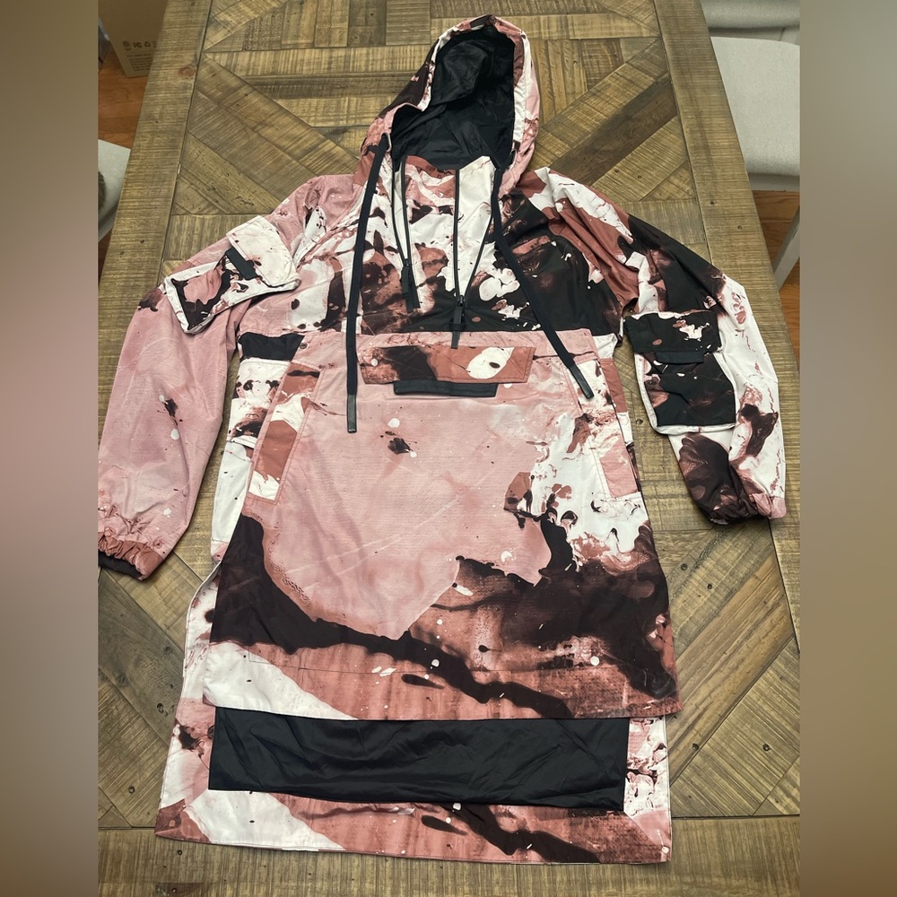 686 Women's Waterproof Snowboarding or Ski Pullover Hoodie